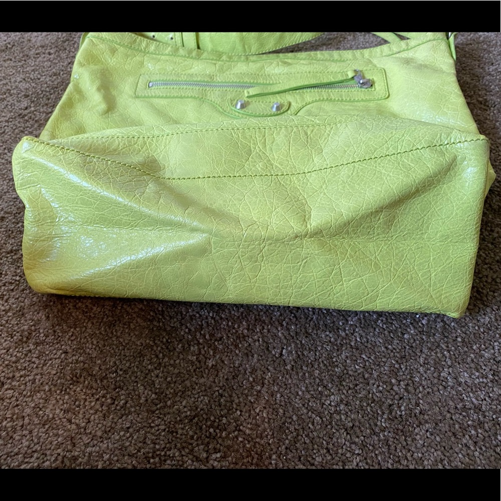 Balenciaga soft leather sling bag - Picture 2 of 4